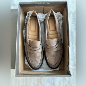 Loafers brown suede